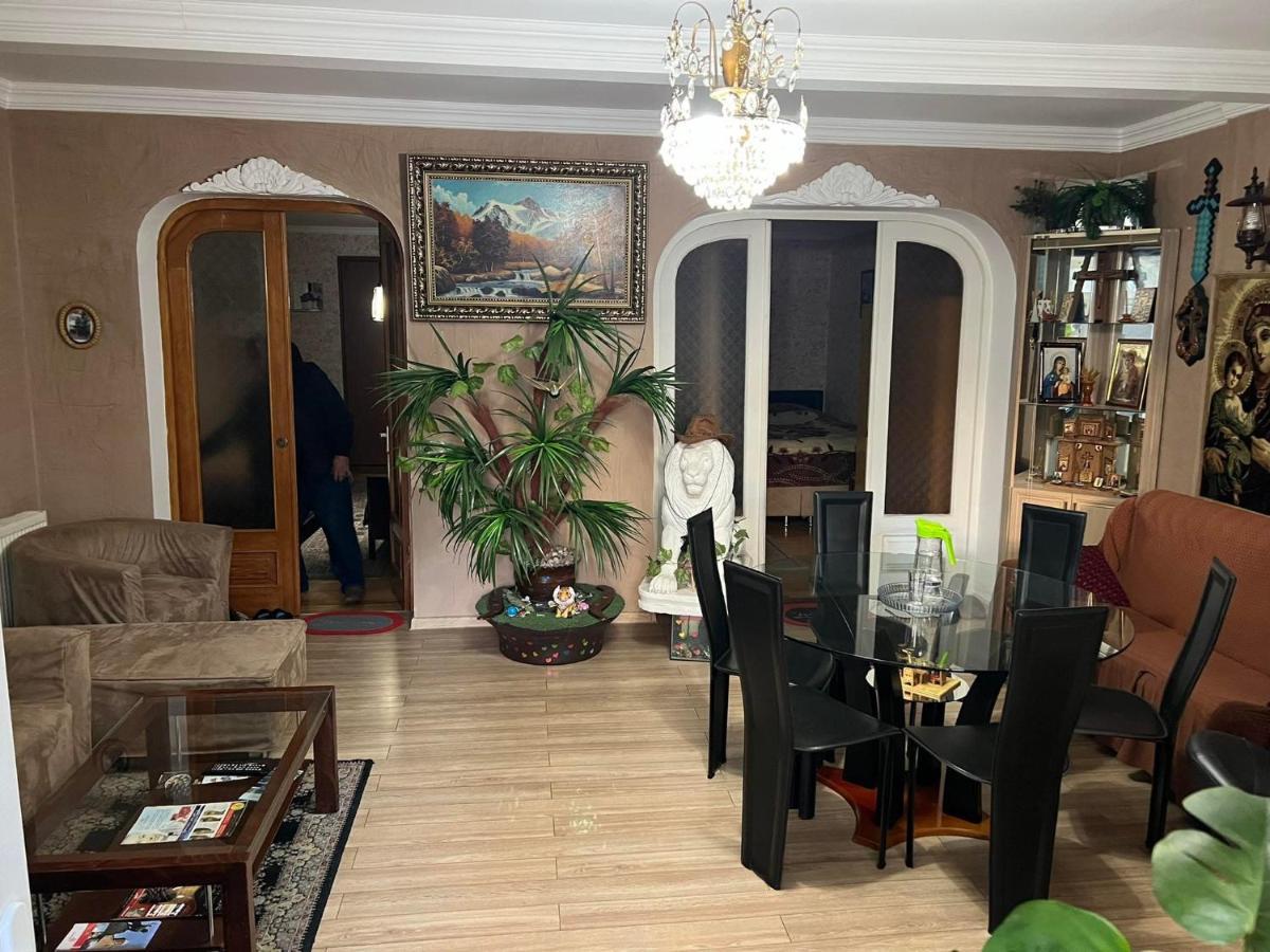 3 Room Flat In Tbilisi Luaran gambar